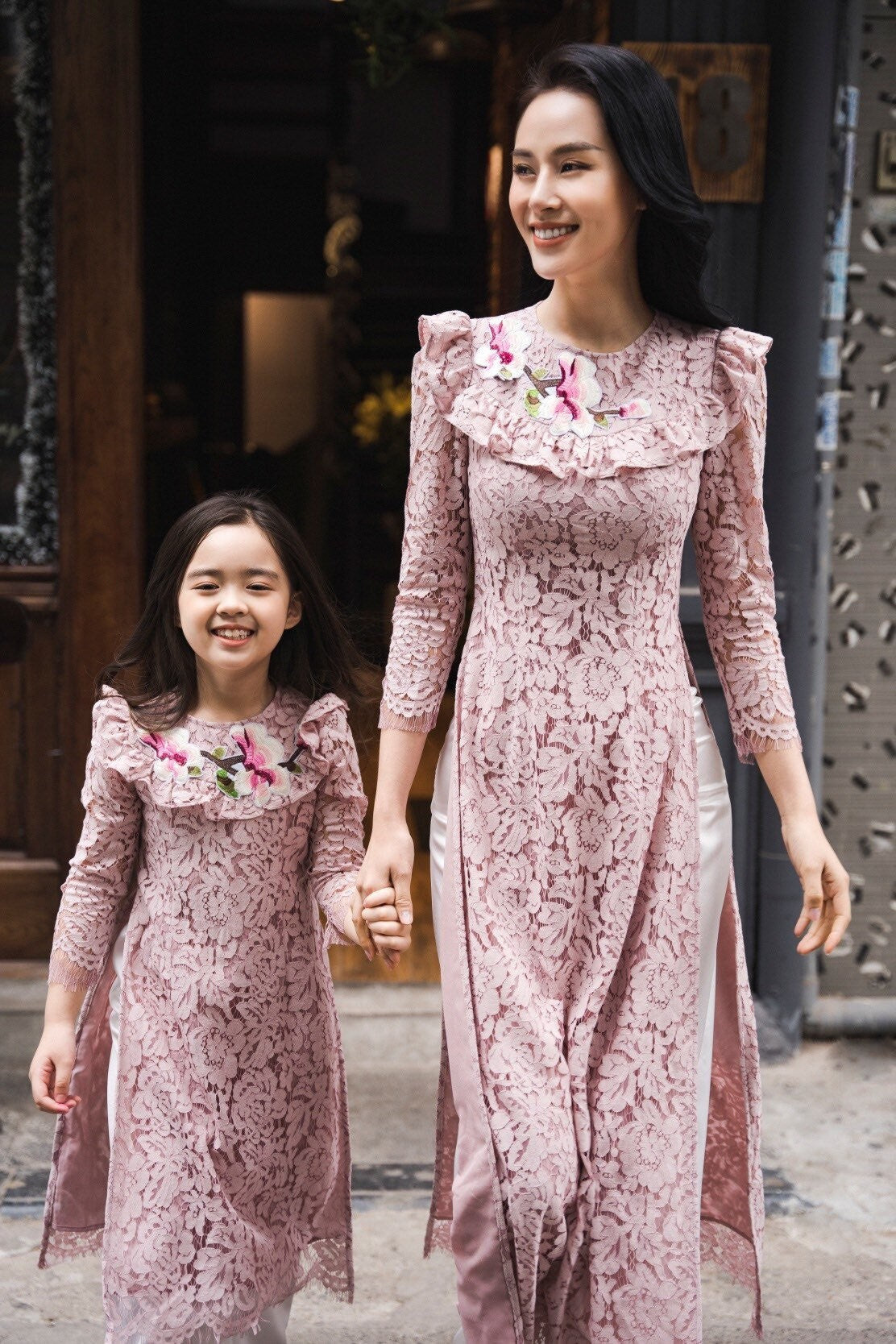 Pre-Made Mother and Daughter Ao Dai , Girl Vietnamese traditional dress , áo dài cách tân bé gai, áo dài me va bé gai, kids qipao cheongsam