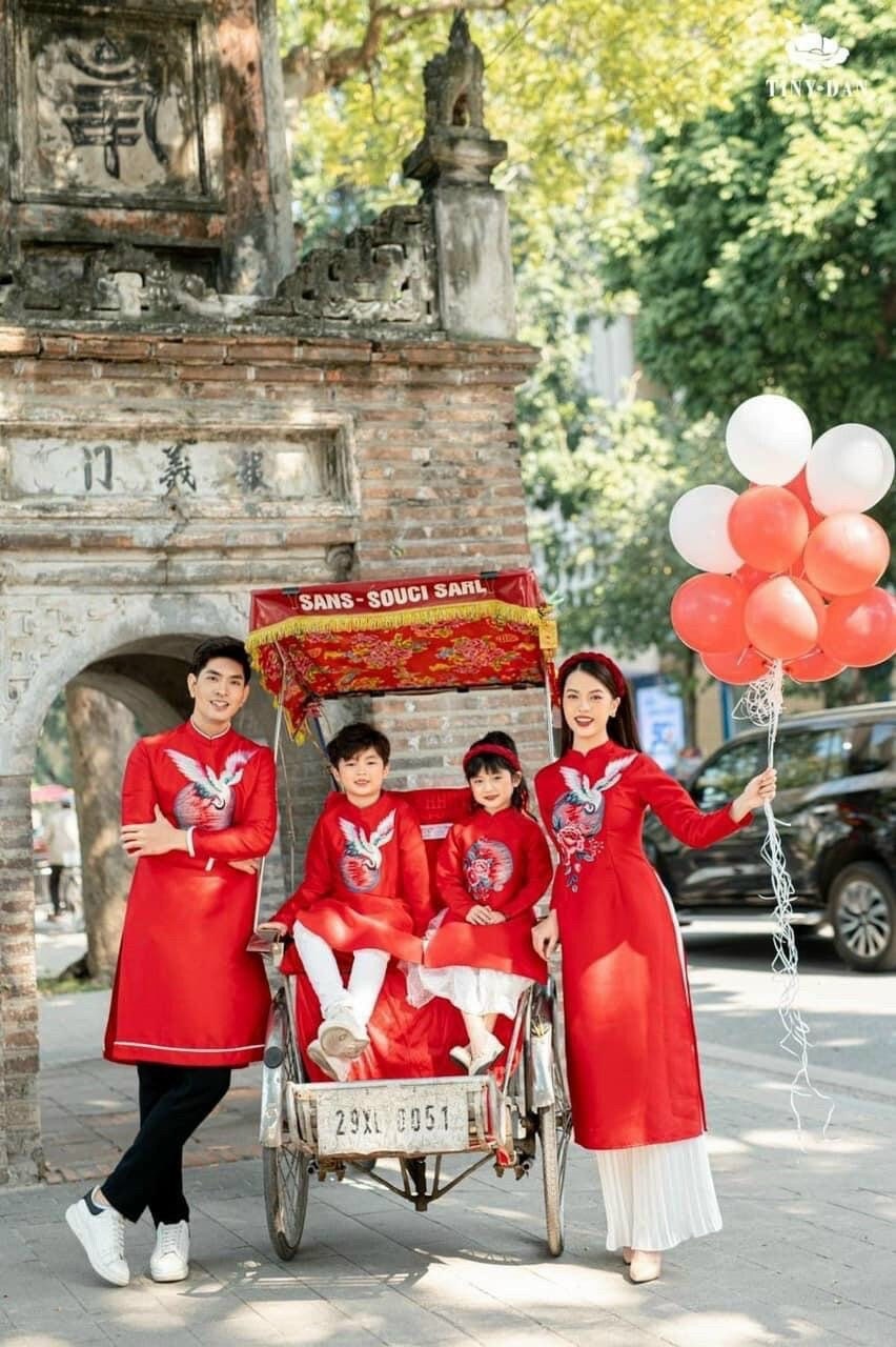 Pre-made Modern Vietnamese Family Matching Ao Dai Tet, Áo dài gia đình TẾT, luxury ao dai mommy and me ao dai men women girl boy